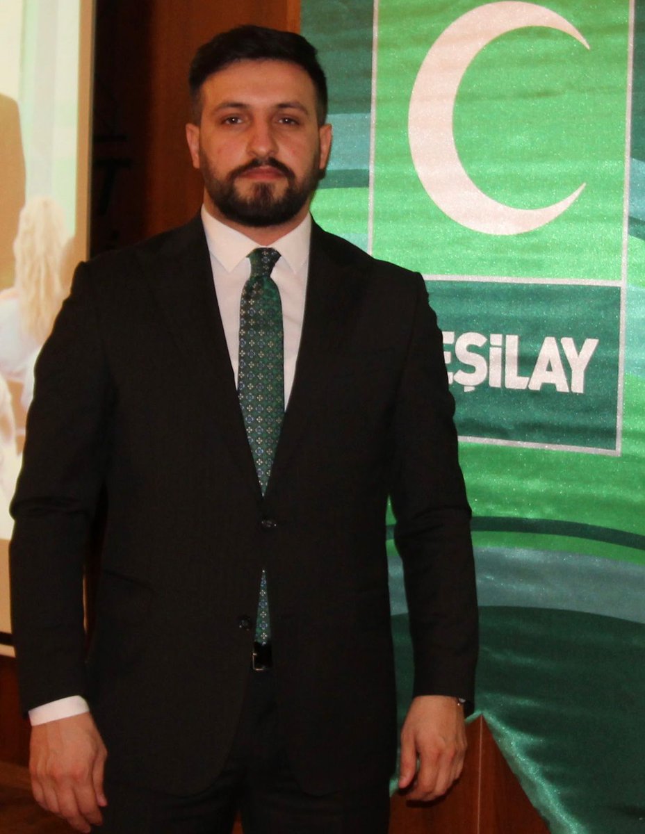 Esenyurt Genç Yeşilay Başkanlığına değerli kardeşim, yol arkadaşım Mehmet Sabır Aygül seçilmiştir. Allah utandırmasın, tebrik ederim kardeşim.