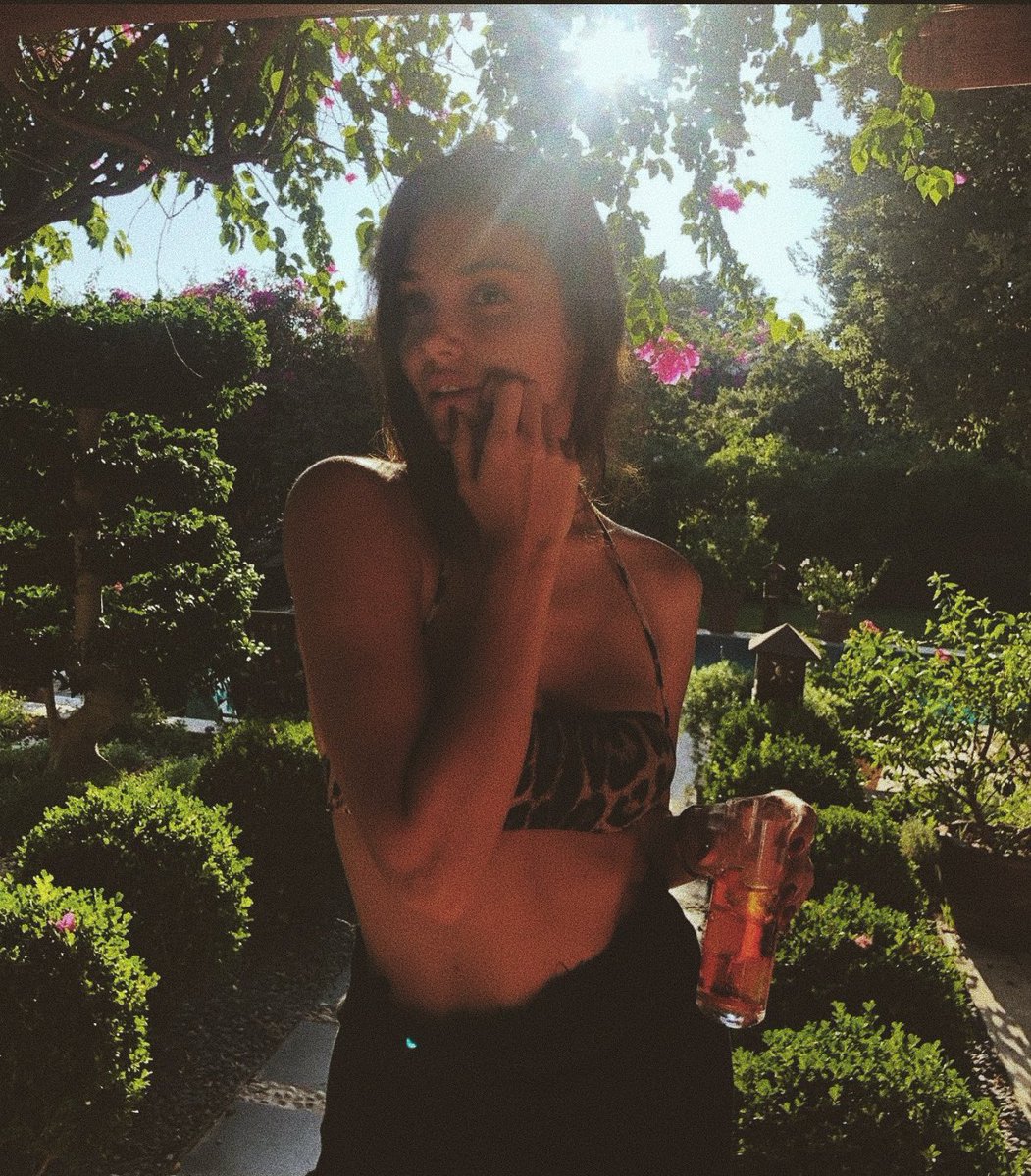 jayybursinercel's tweet photo. my island girl. https://t.co/ThbaO4p13P