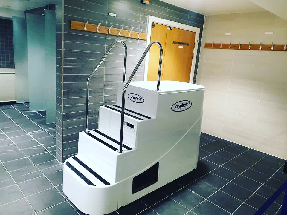 Cryobain's tweet photo. Dans un vestiaire, une salle de récupération, un cabinet ou au sein d’une balnéothérapie notre solution de bain glacé y trouve sa place

Une arrivée d’eau, une évacuation, une alimentation électrique c’est tout ce qu’il vous faut pour installer votre #Cryobain ✅
#bainfroid https://t.co/BMU1e7v1e9