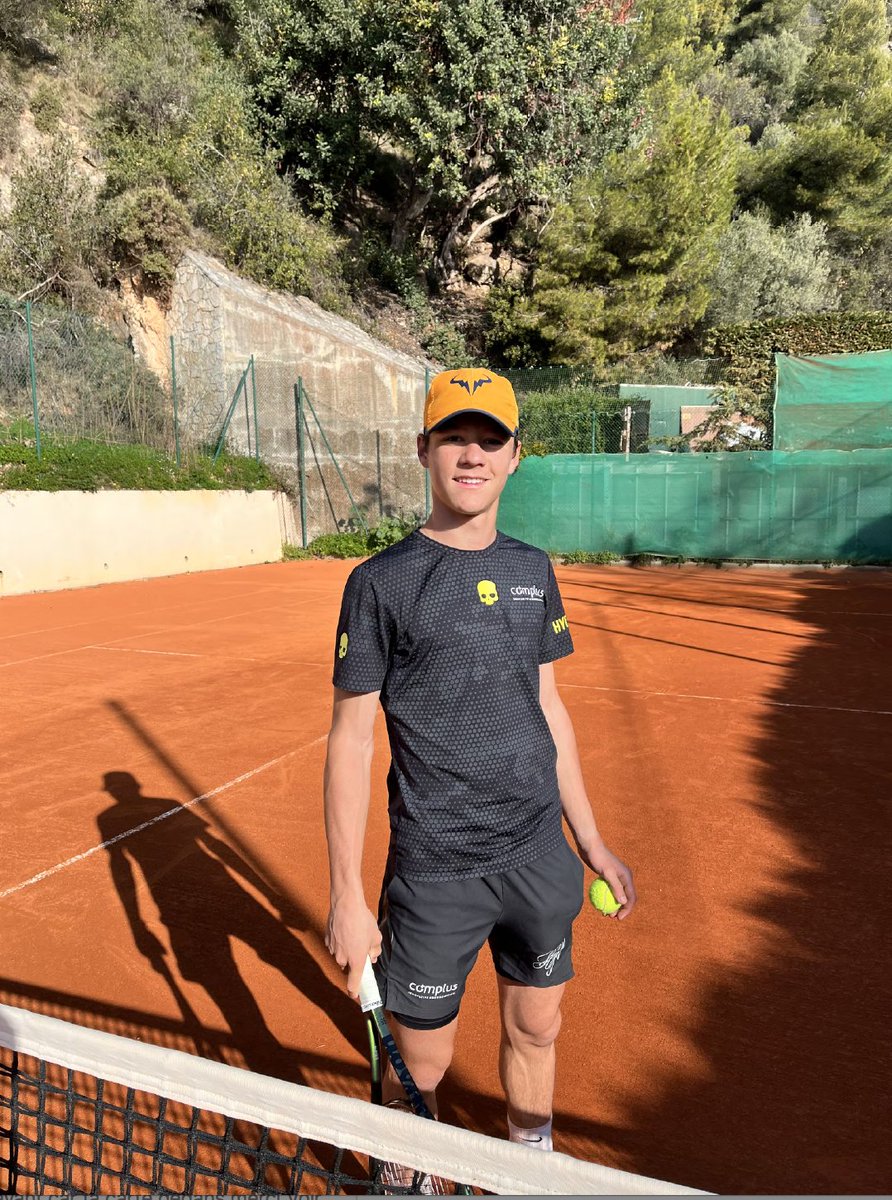 GroupeComplus's tweet photo. Complus Group, le sport notre ADN. Equité, esprit d'équipe, respect, dépassement de soi. Parrainage Matteo, tennisman.
Life is good!
#matteoperrod #complus #tennis #communication #digital https://t.co/8eo0fumW6c
