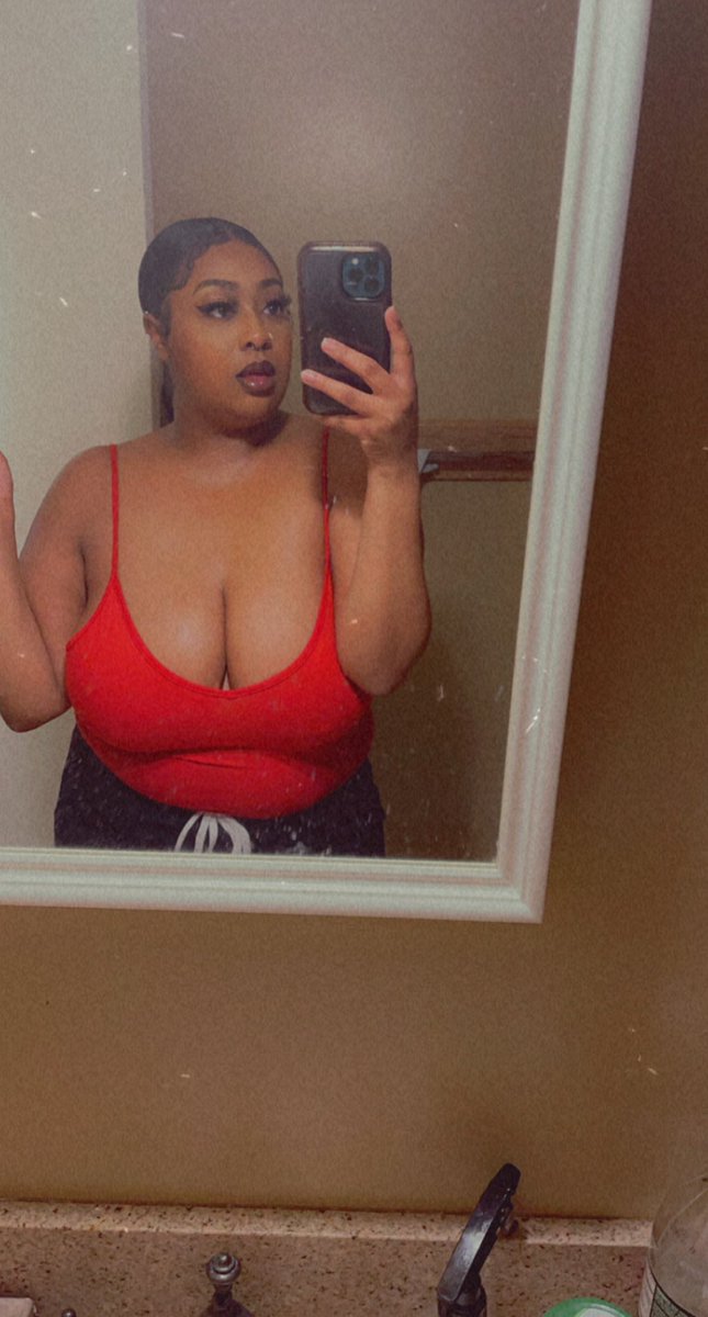 Swootianaaa's tweet photo. Just doing what a BB does best 😘 https://t.co/1UXS4wNmdt