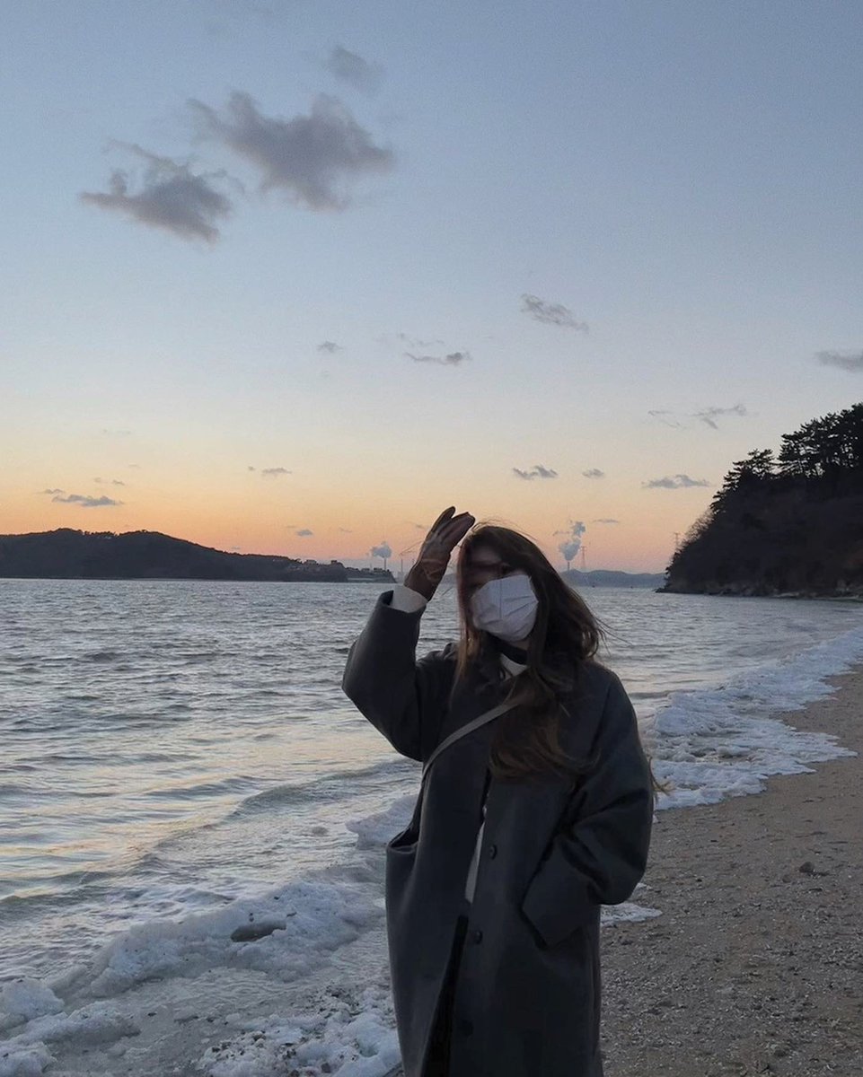 darongkeem's tweet photo. 세차게 바람부는 겨울바다 보고왔읍니다 🧡 https://t.co/1cEpAFMlFT