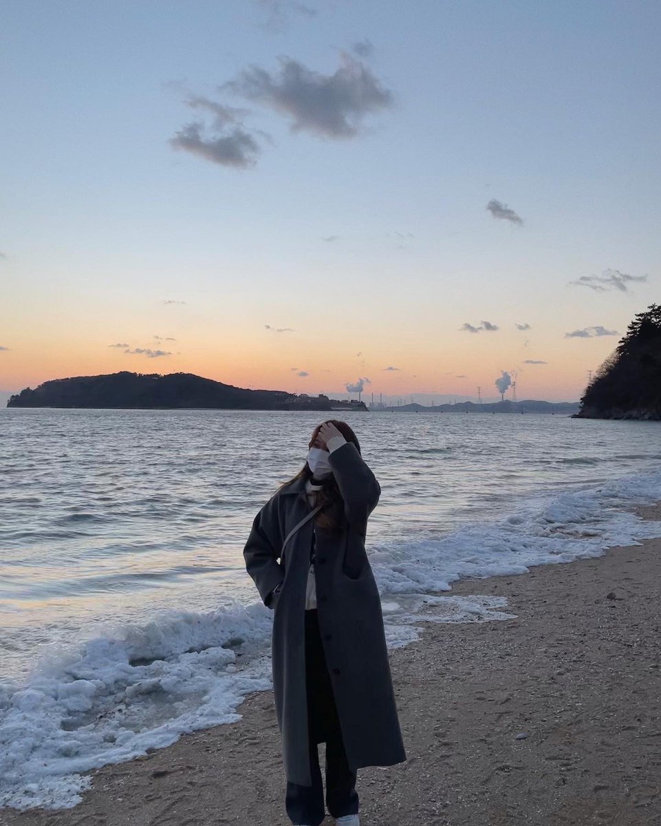 darongkeem's tweet photo. 세차게 바람부는 겨울바다 보고왔읍니다 🧡 https://t.co/1cEpAFMlFT