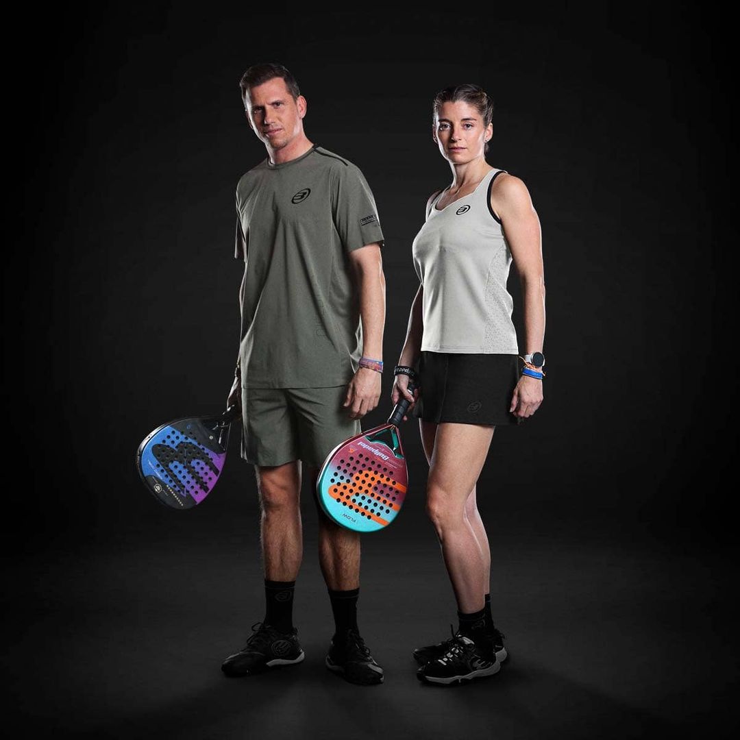 PadelStyle's tweet photo. Descubre la colección 2022 de @bullpadelsport  y conquista las pistas en cada partido. 💥 Tenemos todo tipo de material de #Bullapdel desde:
✨ Palas
✨ Paleteros
✨ Overgrips
✨ Hesacore
✨ Mochilas
✨ Textil
✨ Calzado
✨ Muñequeras

¡No te quedes sin tus productos favoritos! https://t.co/zuxOm9F8vo