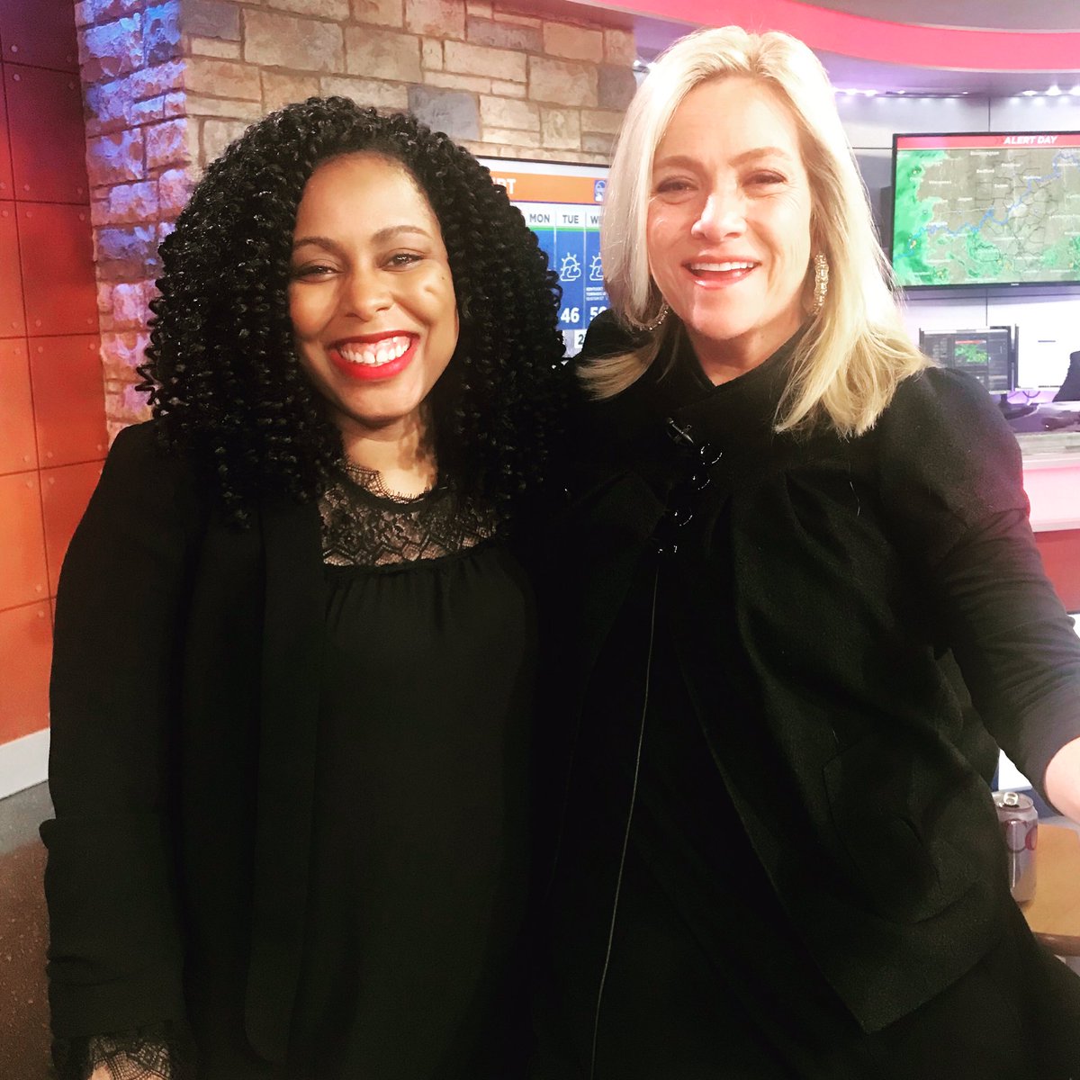 ConnieLeonard's tweet photo. Day 2 LBD #littleblackdressinitiative #onedress #fiveways #povertyawareness #fundraiser @JLLouisville @TawanaAndrew https://t.co/4ZCHhQHuDv