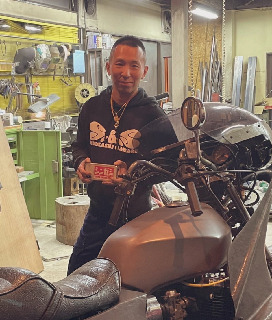 SGS__yuichi's tweet photo. 前人未到の挑戦。

CBX400F

・チタンアップハン
・真鍮竹槍
・銅板ロケットカウル、テール

町田にて打ち合わせ。

次なるステージへ。

#工藝族車
#キャンディーライフ
#シンガシ https://t.co/S9I7Fq0TVa
