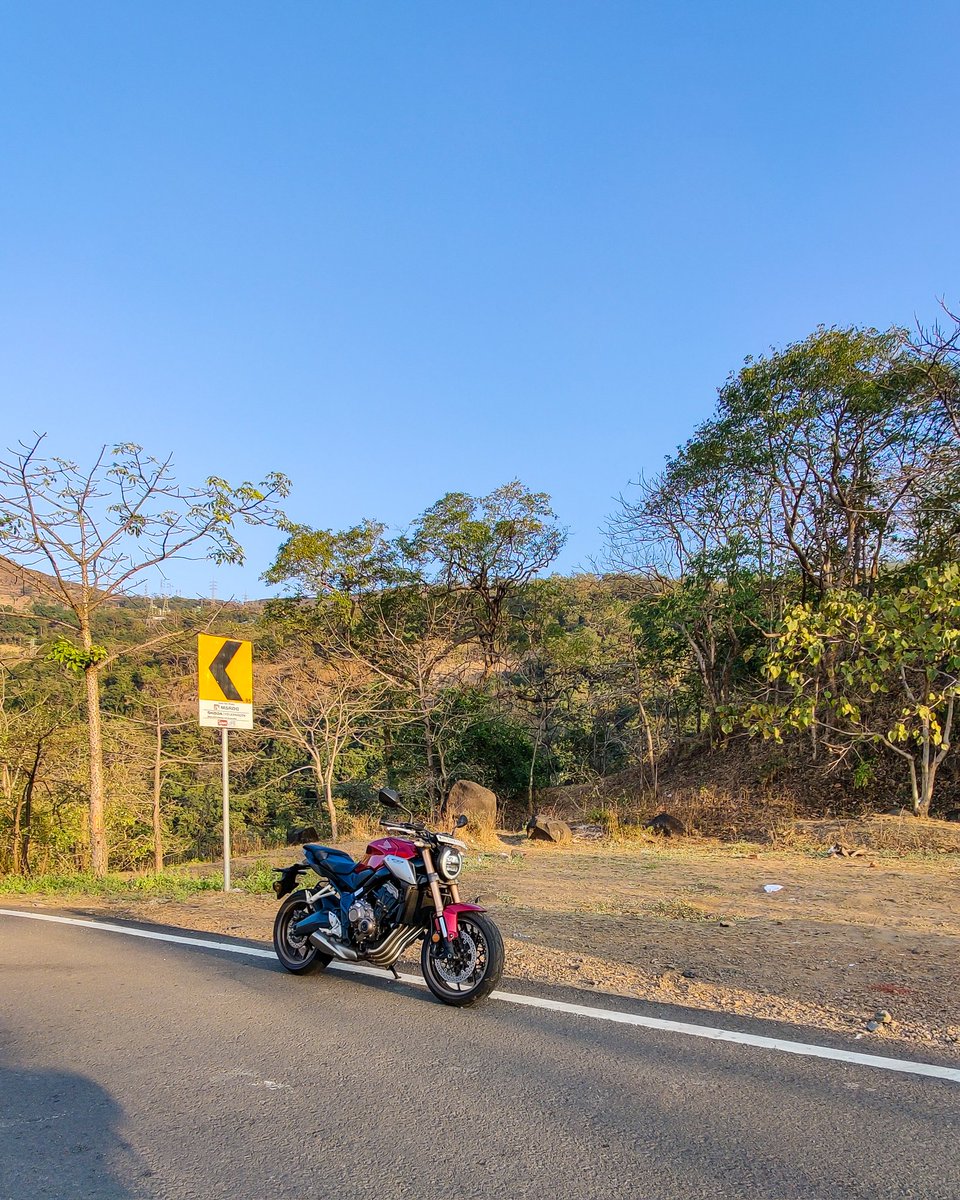bikeindia's tweet photo. This potent Honda CB650R is currently the most accessible in-line four in the market. We've ridden this motorcycle for quite a bit so if there's anything you need to know about it, go ahead and ask us.

@BigWingIndia #honda #hondacb650r #motorcycle #inlinefour #bikeindia https://t.co/r7Dh8uALc6