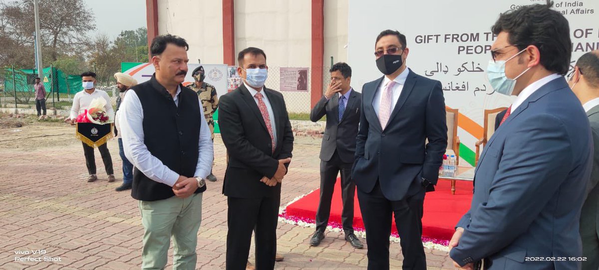LPAI_Official's tweet photo. India's FS @HarshShringla &amp; Afghan Ambassador @FMamundzay flag off trucks carrying the first consignment of Wheat for Afghanistan via ICP Attari. @PMOIndia @MEAIndia @IndianEmbKabul @HMOIndia @DDNational @AkashvaniAIR @WFP 🇮🇳🇦🇫 https://t.co/bZmLfgJW5I