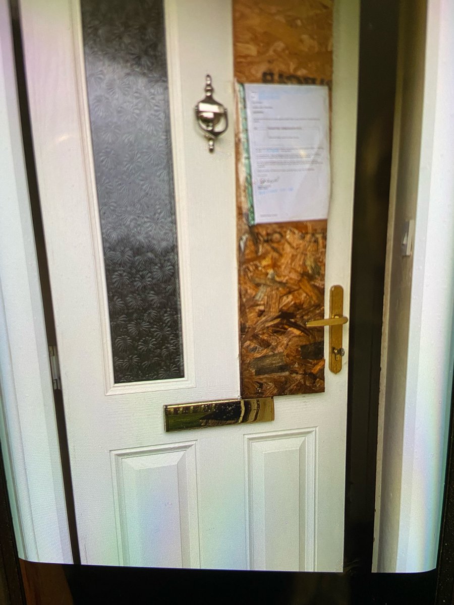 MoorlandsPolice's tweet photo. Local Moorlands Officers have assisted the local housing team in executing a Possession Order for a property at Biddulph this morning , its been an issue to the locality for a while and a joint approach with other agencies has acheived a good result for local residents #Shift3NPT https://t.co/m3qz9xmb7o