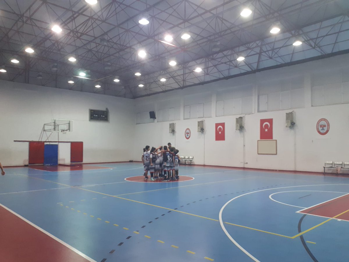 EgeAsist's tweet photo. 2010 doğumlu sporculardan oluşan Ege Asist Gençlik takımımızın antrenmanından görüntüler 😊🏀💪

#EgeAsist #gelecegeasist #basketbol #takım https://t.co/24K8gt6XHk