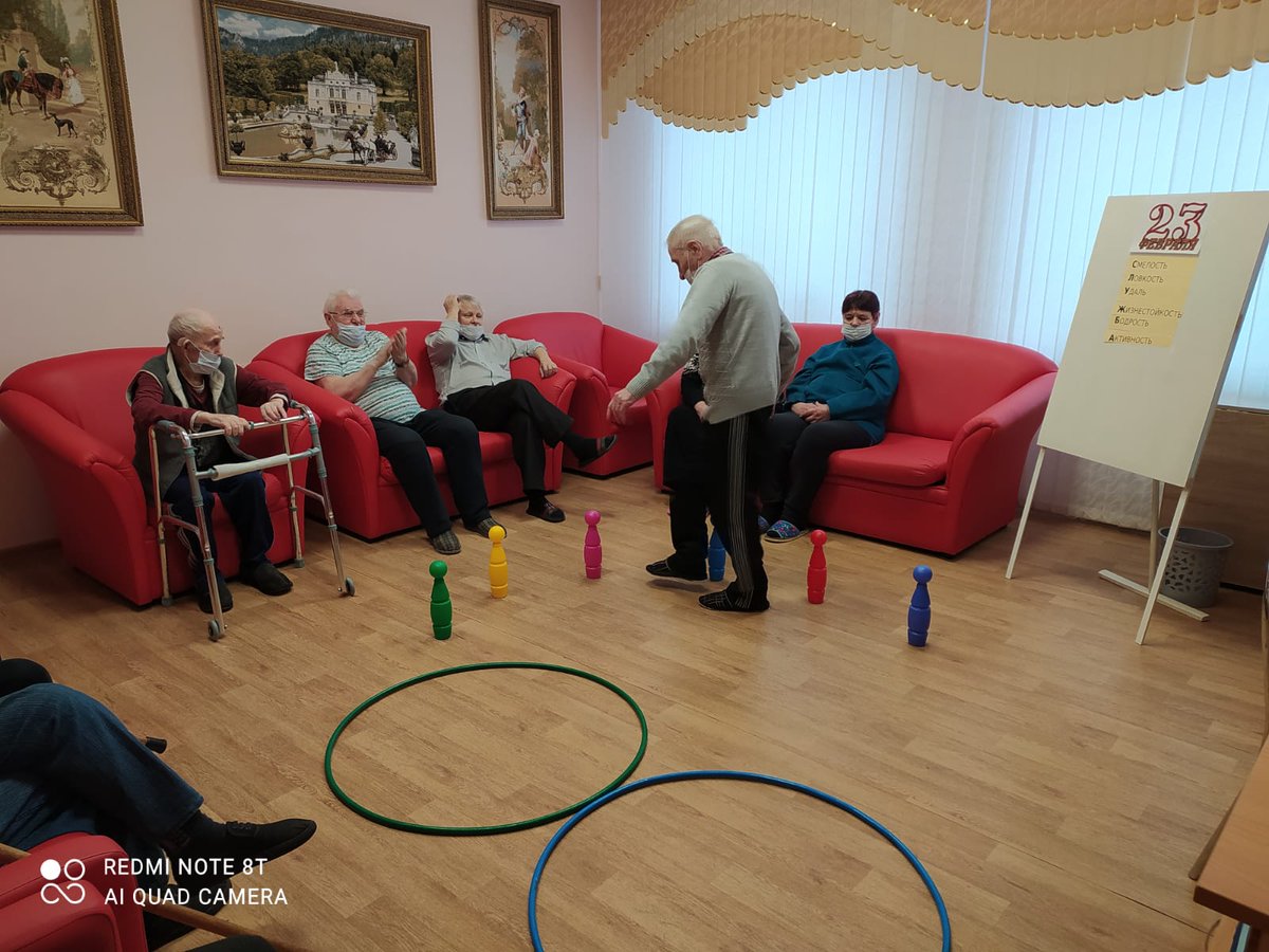 В стационарном социально-геронтологическом отделении г. Плавска в преддверии Дня Защитника Отечества для получателей социальных услуг прошла развлекательная программа "Из жизни солдата!"