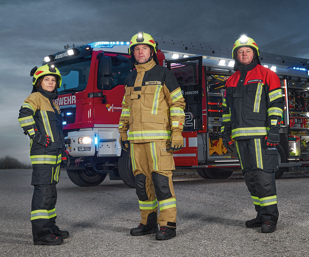 RosenbauerGroup's tweet photo. Because safety is never about compromise 💪
Fitted with premium quality materials, the noticeably lightweight GAROS G30 #protectivesuit is an emergency response essential, especially for technical rescue missions. 
👉 https://t.co/dVCiVBM91f
#everythingforthatmoment #firefighting https://t.co/Mq3uQ0zWkd