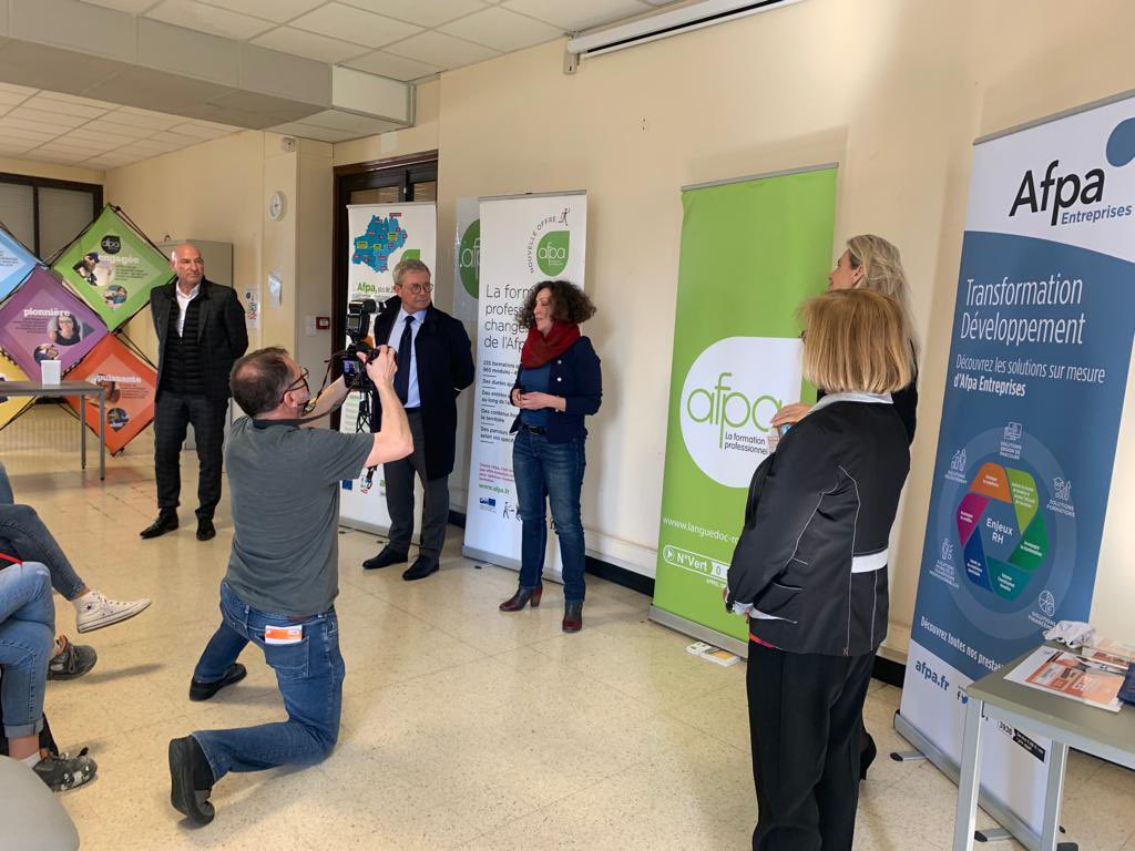 Afpa_Occitanie's tweet photo. 🏆 #ENDIRECT de Nîmes, où Céline HUSSON, 3ème lauréate régionale des Trophées Métiers pour Elles, reçoit son prix des mains de Florence BARRAL-BOUTET, @BogardCelia, Alain MAHÉ et Dominique COSTIOU. 
Merci à @F3OccitanieLR d’immortaliser cet instant ! 
@Afpa_Formation https://t.co/98nlXDigy0