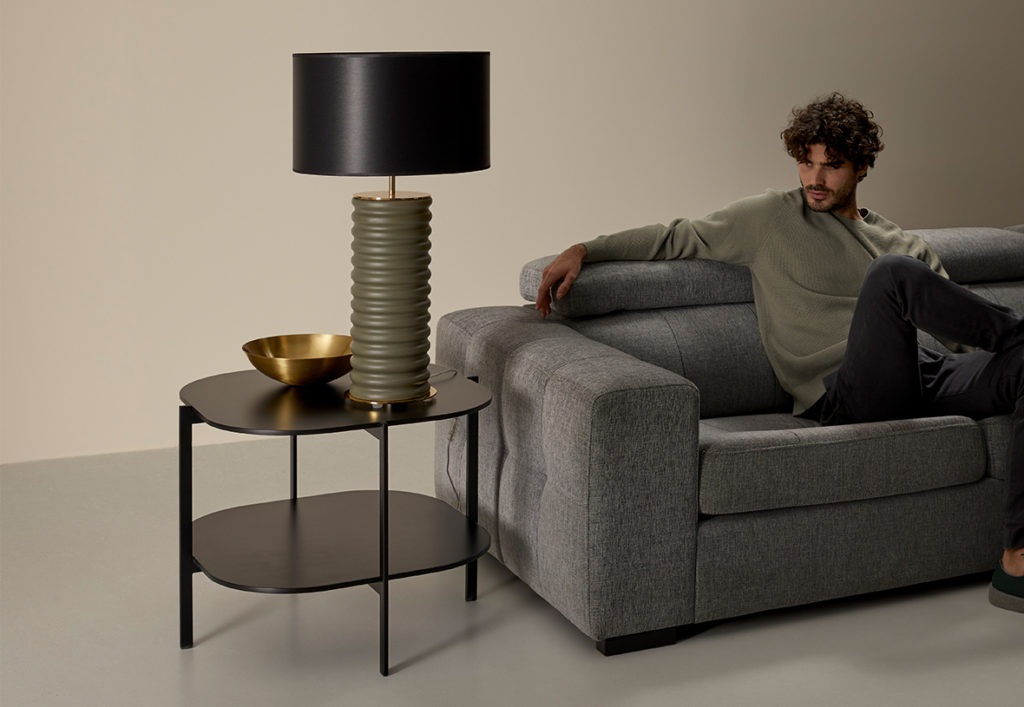 DonLighting's tweet image. The Taro Table Lamp comes through as a splash of sophistication, designed to impress and beautify any interior. More at ➽ bit.ly/3v42l3f
#donlighting #aromas #taro #tarolighting #collection #interiores #interiorismo #tablelamp #lamparademesa #decoration #classyinteriors