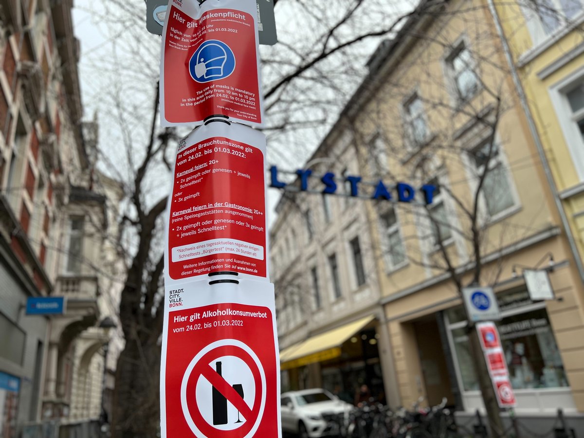 Für die Karnevalstage hat die Stadt Bonn sog. #Brauchtumszonen ausgewiesen. In diesen Bereichen gelten strengere (❗) #Corona-Regeln. Ausführliche Infos, Kartenansichten und Antworten auf die am häufigsten gestellten Fragen gibt es auf unserer Homepage ➡️bonn.de/brauchtumszonen