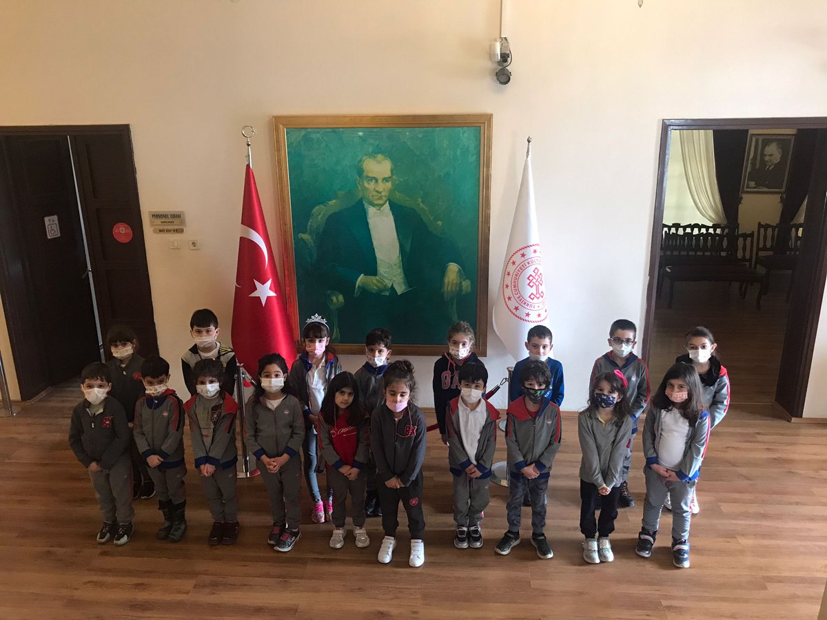 Lacivert sınıf bugün Atatürk Evine giderek Atatürk'ün eşyalarını ve fotoğraflarını keyifle inceledi.<a href="/delibas_esin/">Esin Aras</a> <a href="/kadirsari_offcl/">Kadir SARI</a> <a href="/BahcesehirLara/">BK Antalya Lara Kampüsü</a>