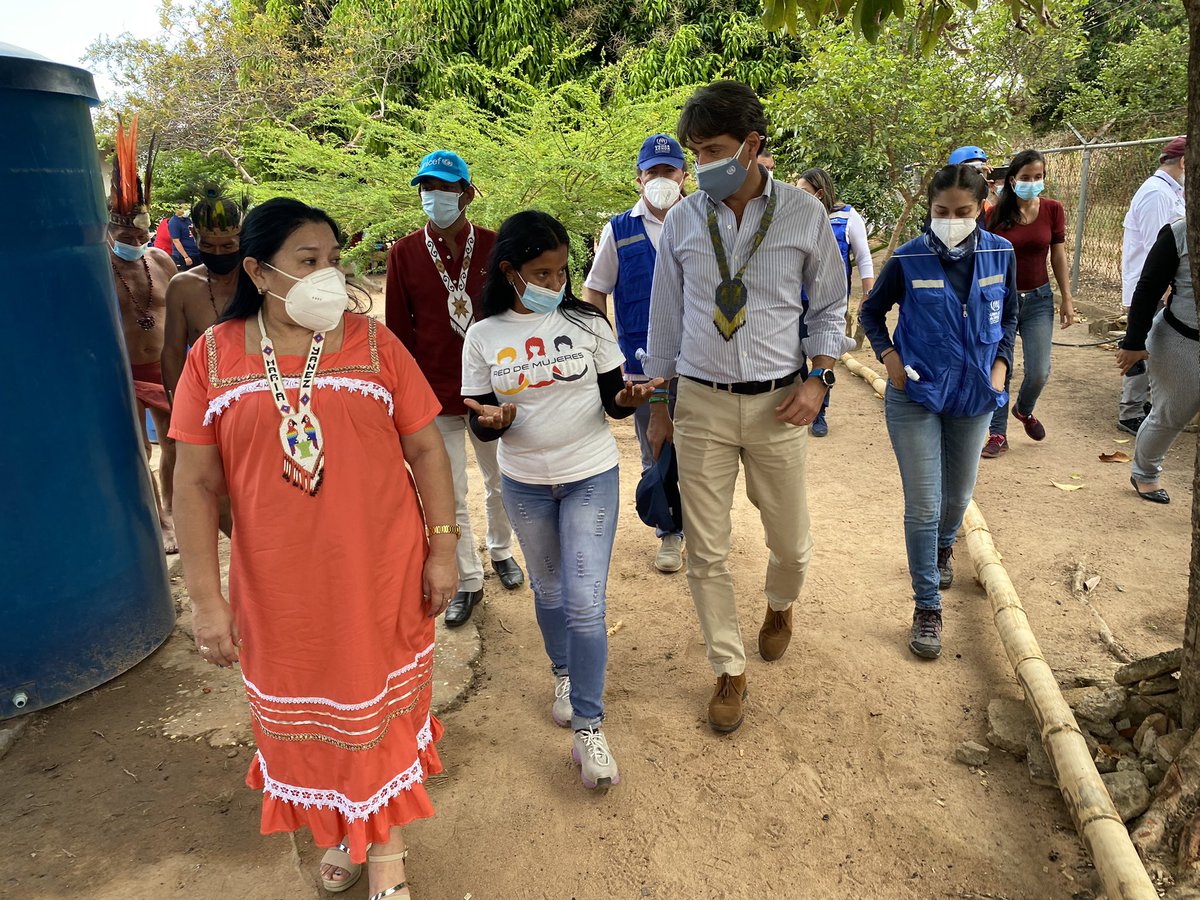 OCHA_Venezuela's tweet photo. La comunidad explicó al Coordinador Humanitario que @ACNUR_Venezuela:

🧼Entregó de 300 kits de higiene y 150 kits escolares
📚Instaló de 3 aulas modulares
⚕Impartió sesiones informativas sobre COVID-19, DDHH y salud sexual y reproductiva
🩺Promoción de salud para 800 personas https://t.co/5eGy3eYo4Y