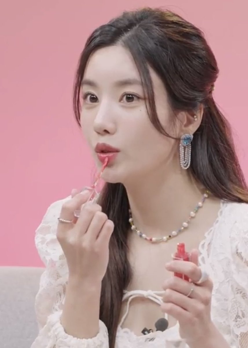 kwoneb_capture's tweet photo. 💋 https://t.co/dLRpqE9nqd