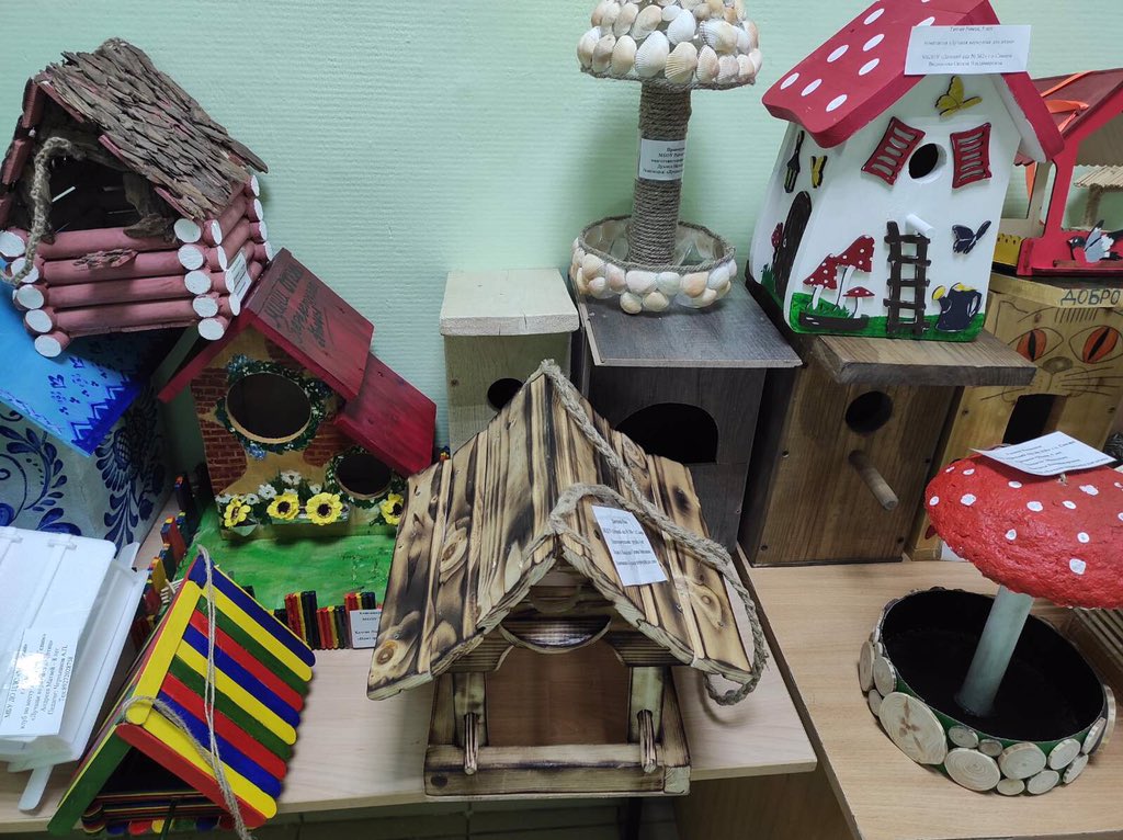 На базе МБУ ДО «ЦДО «Меридиан»21 февраля 2022 г. прошел районный этап городского конкурса «Самарский скворечник».В творческую деятельность по экологическому воспитанию были вовлечены дети 5 – 13 лет Красноглинского района г.о.Самара из 14 образовательных учреждений района.