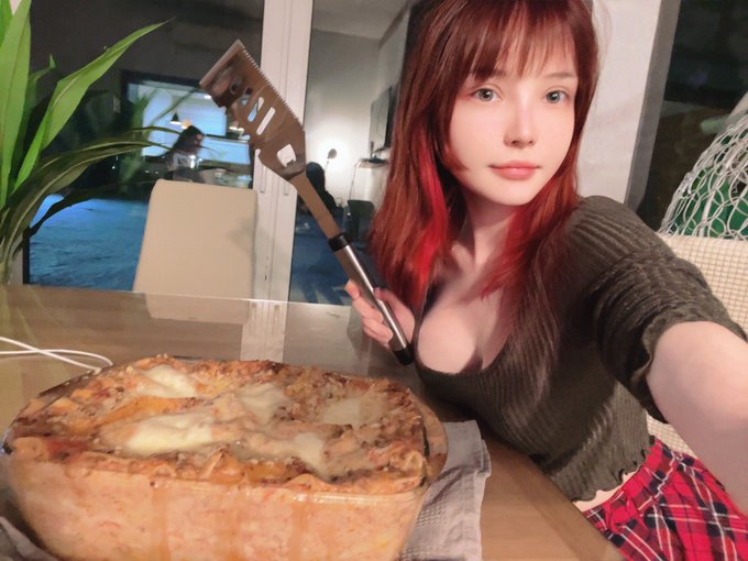 Watch Alisa Pika Pika's leaked NSFW photo on TwXstars