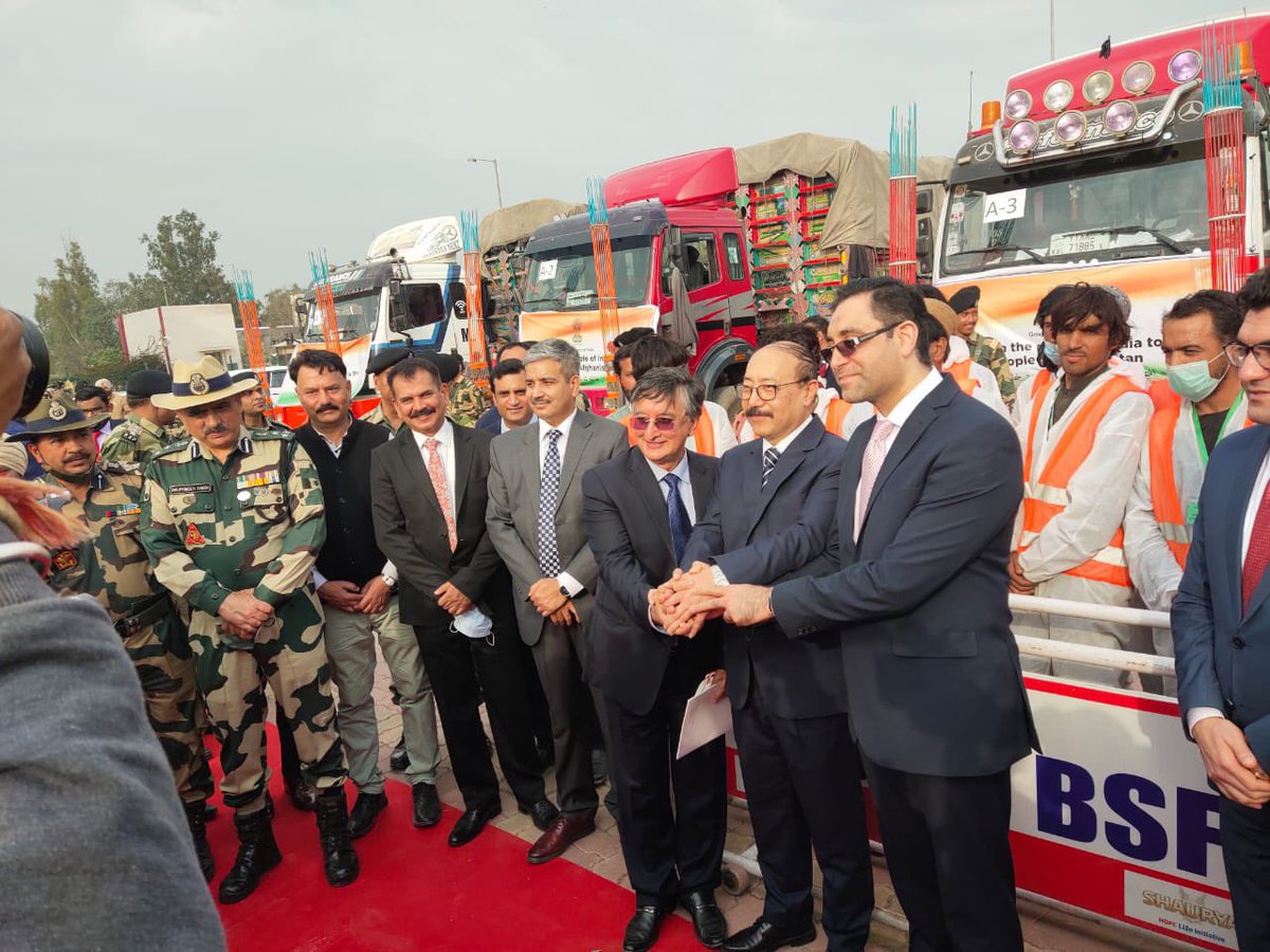 FMamundzay's tweet photo. Truly an honor to witness the flagging off ceremony of India’s wheat assistance shipment to Afghanistan at Attari today.50,000 metric tonnes or more than 2,500 trucks of wheat is one of the largest food contributions done by any country to support 🇦🇫in this difficult hour. 🇦🇫🙏🇮🇳 https://t.co/J8794L51df