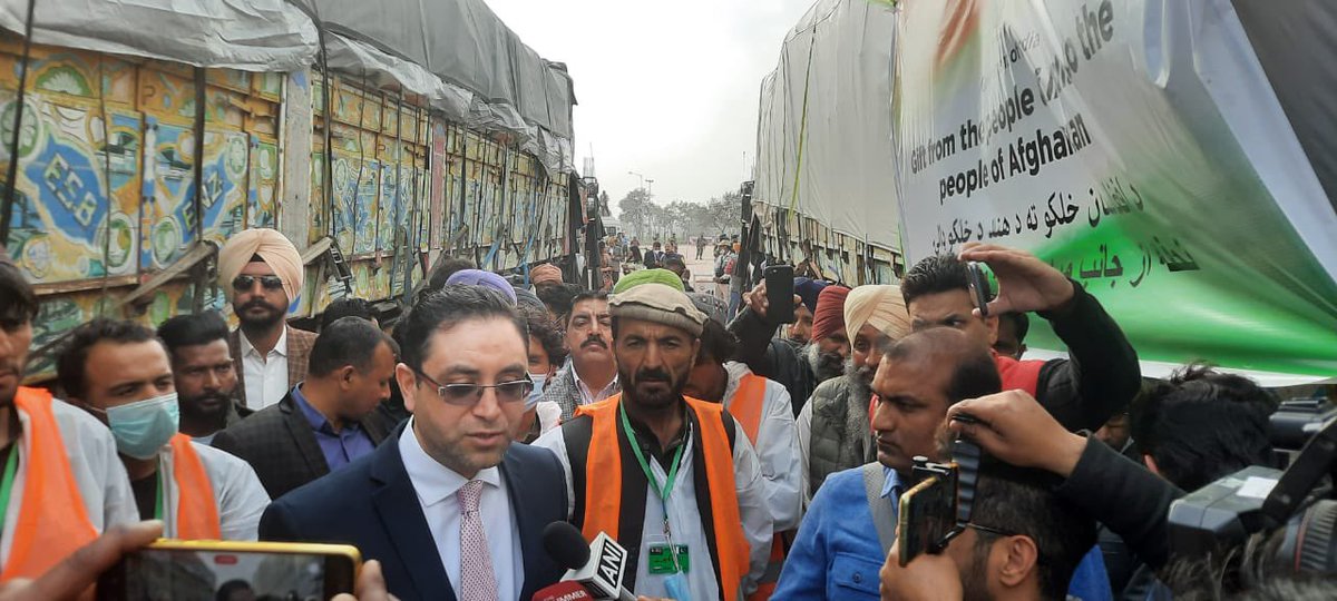 FMamundzay's tweet photo. Truly an honor to witness the flagging off ceremony of India’s wheat assistance shipment to Afghanistan at Attari today.50,000 metric tonnes or more than 2,500 trucks of wheat is one of the largest food contributions done by any country to support 🇦🇫in this difficult hour. 🇦🇫🙏🇮🇳 https://t.co/J8794L51df