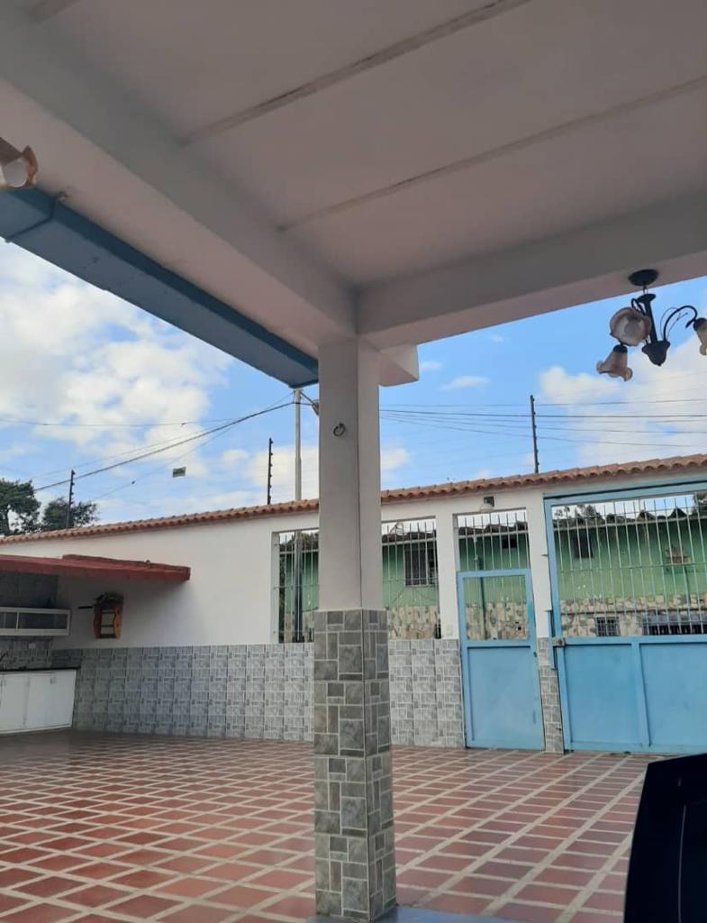 ALQUILER OCUMARE DE LA COSTA.
En El Playon de Ocumare de la Costa, en el Estado Aragua, se alquila Espectacular casa para Carnaval, Semana Santa, Temporadas y Fines de Semana. Capacidad 15 personas. Piscina. Planta Eléctrica y más.
Inf: 04128950258 y 04124399017.
Disponible ya.