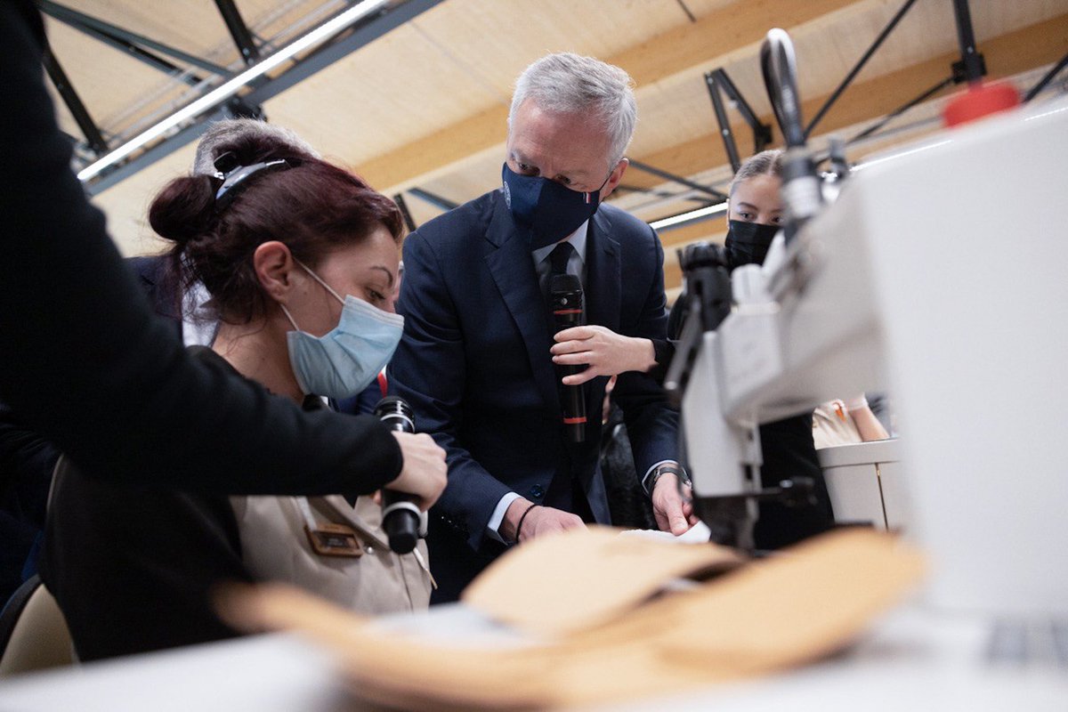 BrunoLeMaire's tweet photo. Le luxe fait rayonner le génie créatif français et l’excellence française partout dans le monde entier.
Louis Vuitton est un des socles de ce savoir-faire unique au monde. https://t.co/2urHeE718i