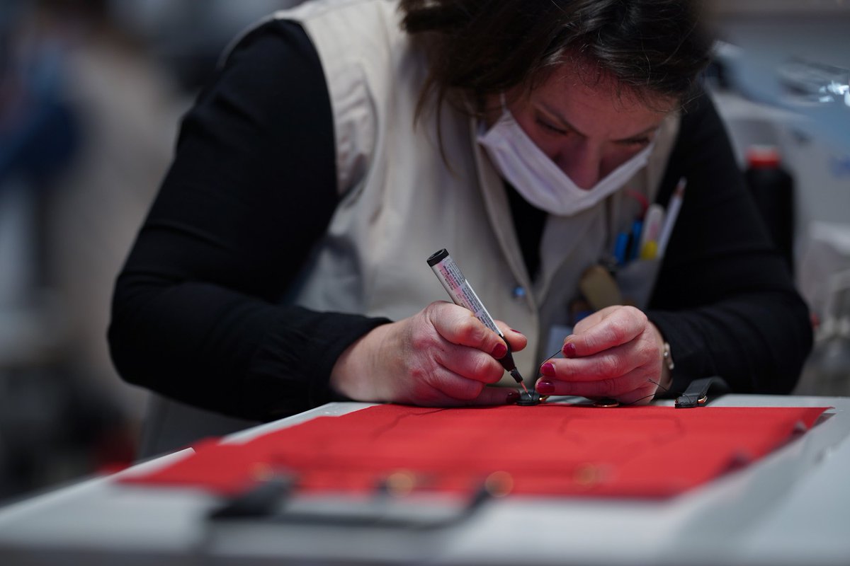 BrunoLeMaire's tweet photo. Le luxe fait rayonner le génie créatif français et l’excellence française partout dans le monde entier.
Louis Vuitton est un des socles de ce savoir-faire unique au monde. https://t.co/2urHeE718i