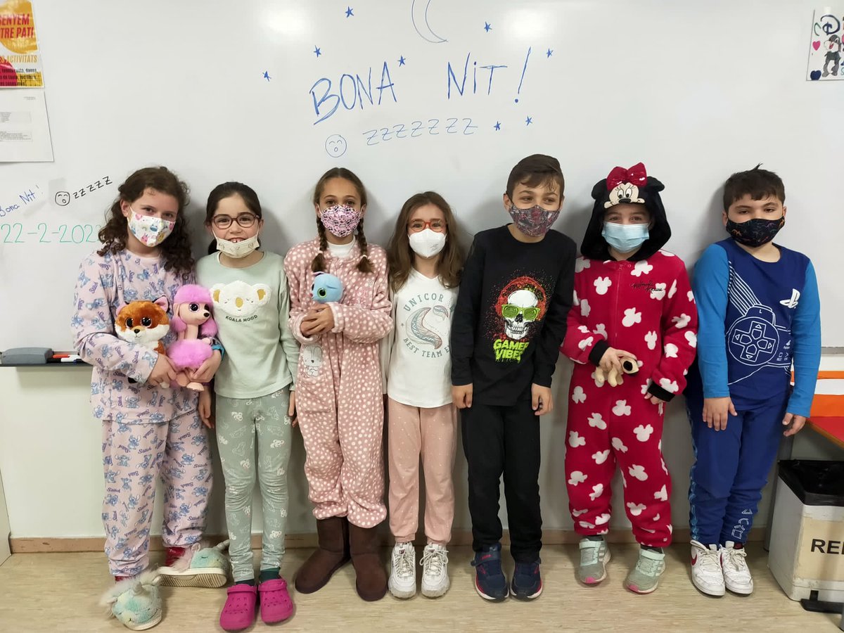 virolai_molins's tweet photo. Bona nit a tothom!🌙🎊 #4tPRI #consignes #carnestoltes https://t.co/Qmnkwww17c