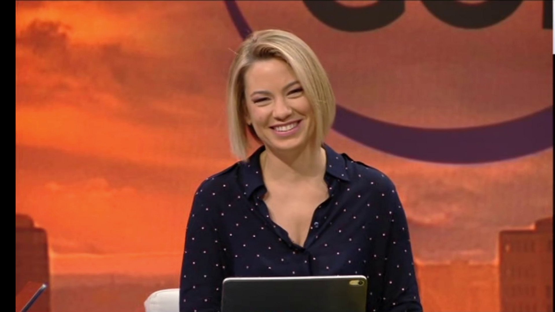 Déesses de la Télé on Twitter "Anne Laure sur