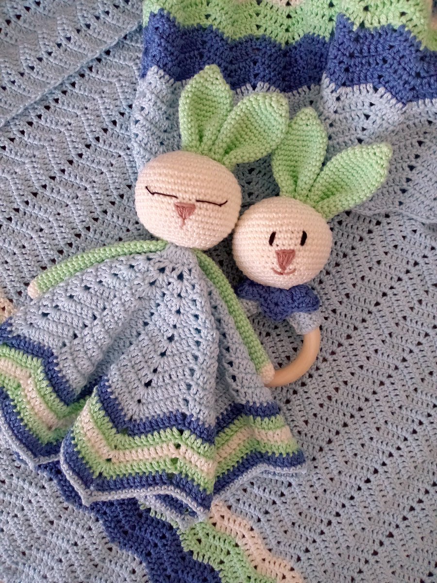ScriccioloHM's tweet photo. Ma quanto sono belli i colori di questo #set #copertina #doudou e #sonaglino?
.
Pronto a partire per un bimbo che sta arriverà a giorni 💞
.
#scricciolo #scricciolohandmade #regalonascita #regalopersonalizzato #crochet #amigurumi #coniglietto #spedizioniintuttaitalia https://t.co/wW3fmAsQ1Y