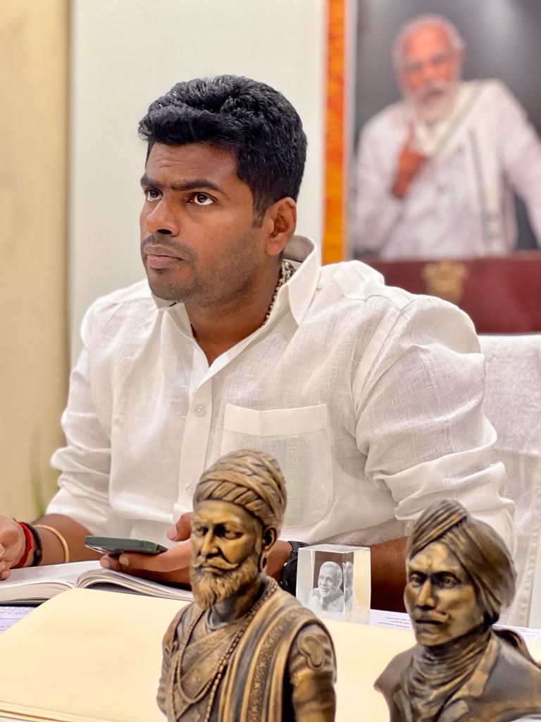 marattamilan's tweet photo. #Annamalai is more Dangerous than Stalin...💯
How's the Josh... 💪

@annamalai_k @sansbarrier @TRBRajaa
#நாங்க_வந்துட்டோம்னு_சொல்லு
#ஒத்த_ஓட்டு_திமுக https://t.co/C7FB0cnkkU