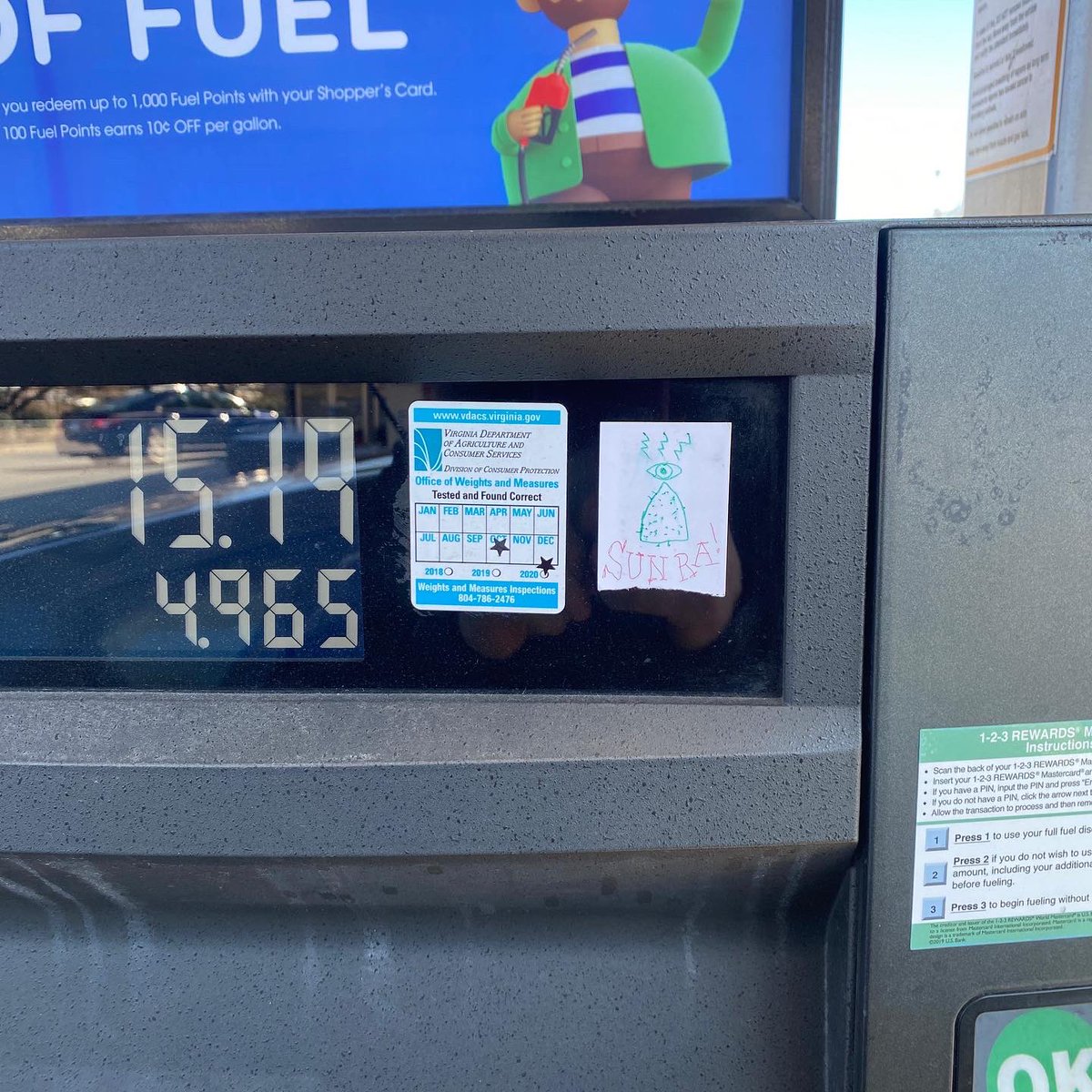 wcraghead's tweet photo. left a sticker on a gas pump
#seedtoss #sunra #sunrawasright #streetart #sticker https://t.co/hqnlZtuC4F