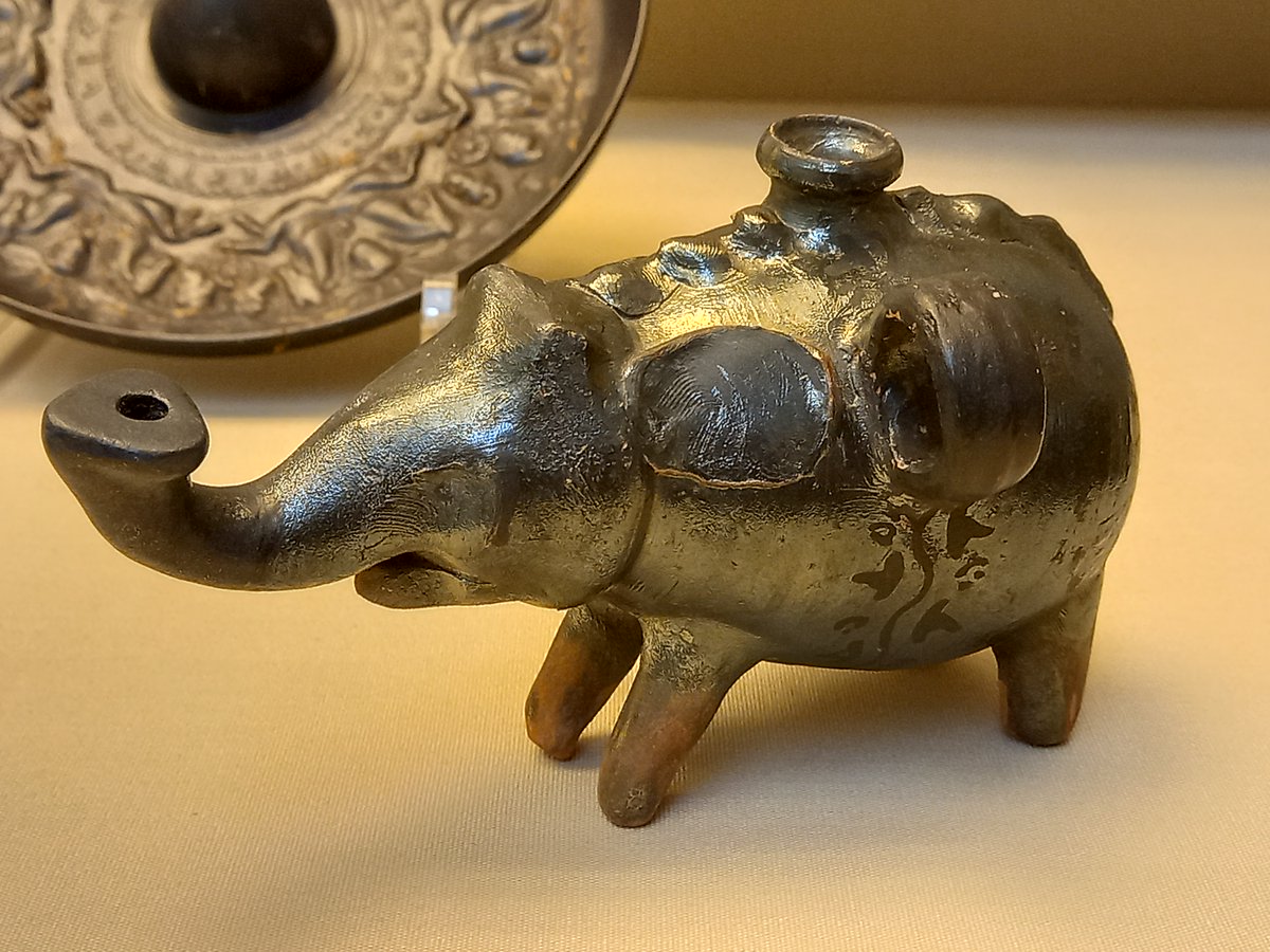 DrJEBall's tweet image. An Etruscan pottery askos (liquid pourer) in the shape of an elephant, dated to the C3rd BC. The shape may have been inspired by the elephants people might have seen during the #Roman Republic's wars with Epirus or Carthage 🐘