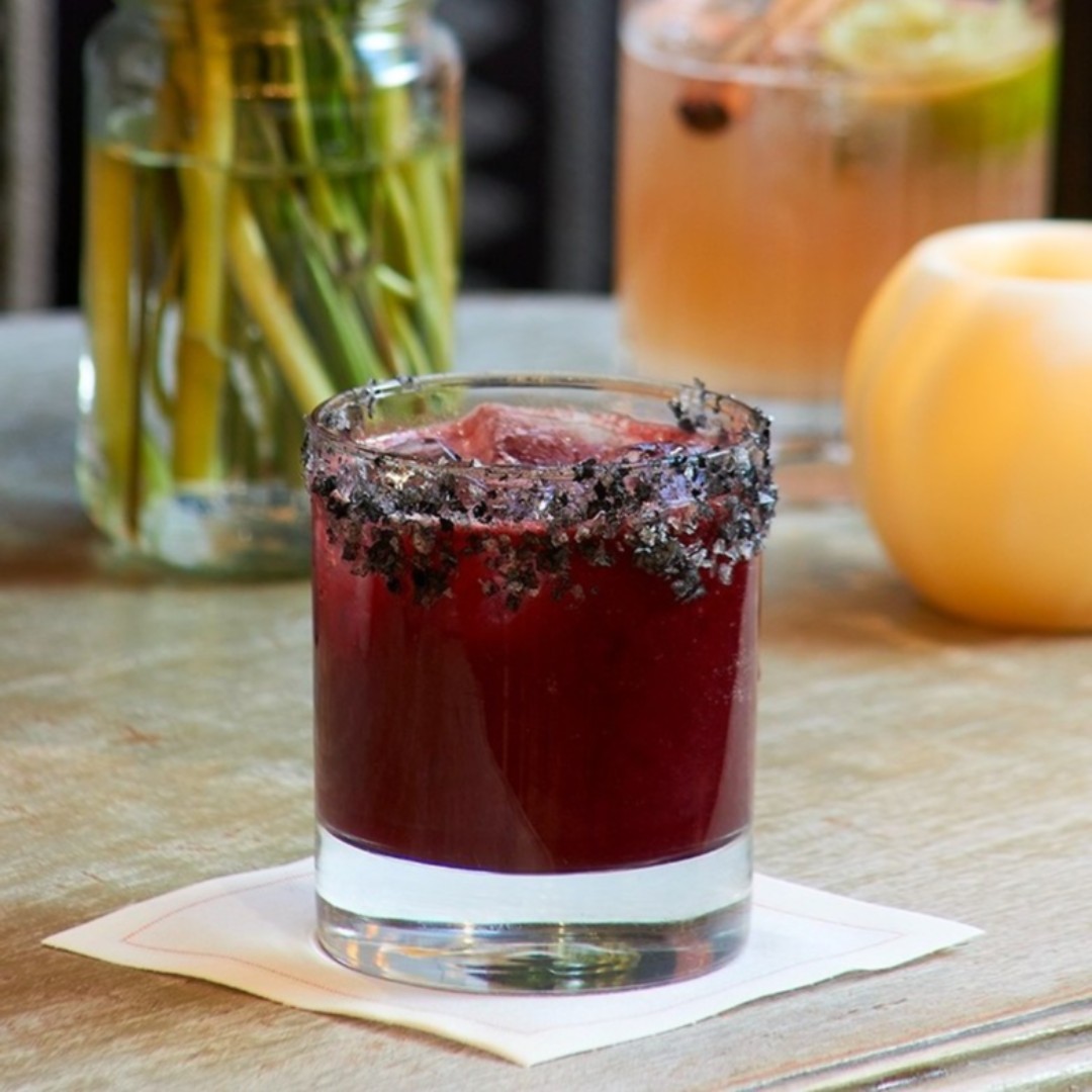 Firmdale_Hotels's tweet image. Celebrate National Margarita Day at @Ham_Yard with our Black Margarita. A twist on the classic cocktail with thyme fat-washed Vivir Blanco, lime, agave, homemade blackberry purée and black salt. ow.ly/MMRV50I100T #NationalMargaritaDay
