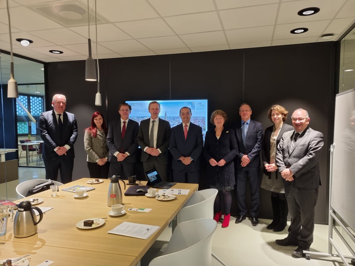 EmbaMexNL's tweet photo. El Emb. @JA_Zabalgoitia sostuvo un encuentro con el presidente de @VNONCWNoord @SiegerDijkstra y las principales empresas del norte de #PaísesBajos, #TopDutch, para intercambiar perspectivas sobre oportunidades de vinculación comercial y atracción de inversiones. https://t.co/rBwDUZ0VzF