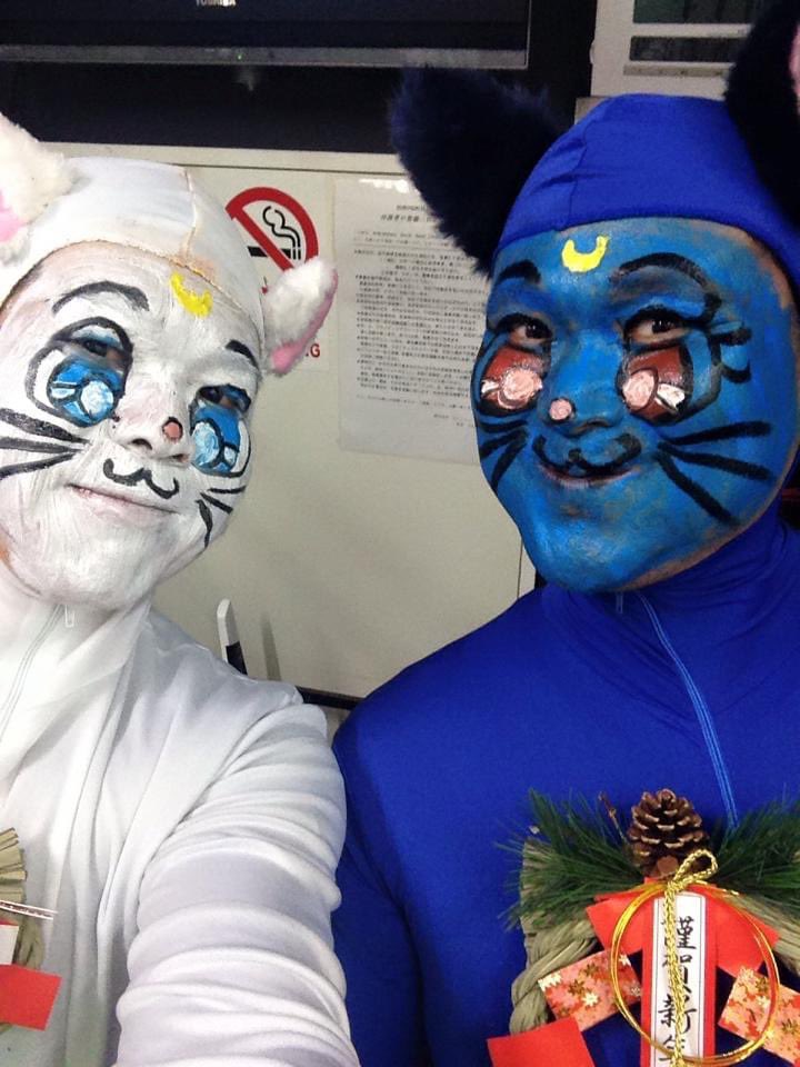 Man40966312's tweet photo. こんばんは。
犬-Man-魔です。

今日は猫の日と言う事で、ウチのニャンズです。
右:つもちゃん(@417kiyoAnzu )
左:ヒデオン(@killer_hideon )

#猫の日 https://t.co/FLfQxmsLFW