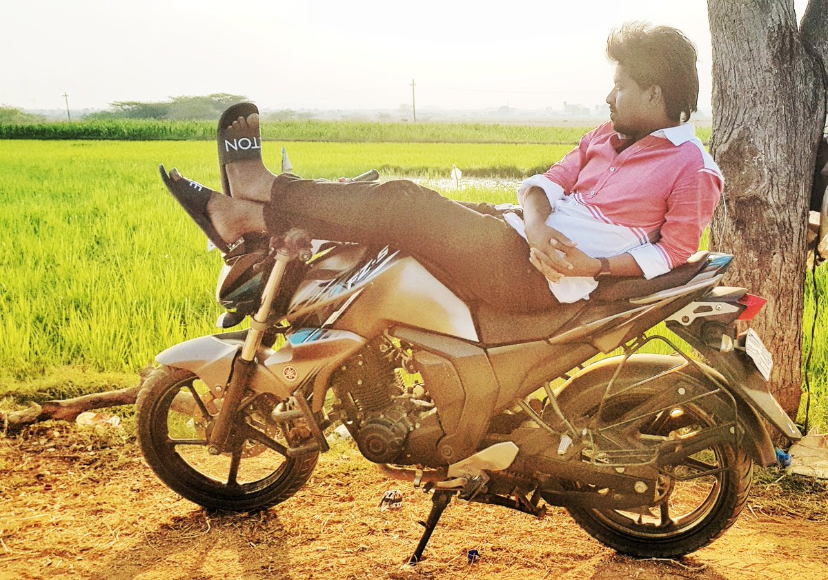 ChanduSheksBRS's tweet photo. మనిషి జీవితమే శాశ్వతం కానప్పుడు ! మనతో ఉండే మనుషులు మాత్రం శాశ్వతంగా ఉండాలి అనుకోడం ఎందుకు ? #temporary #notpermanent https://t.co/EfHA9lYn6N