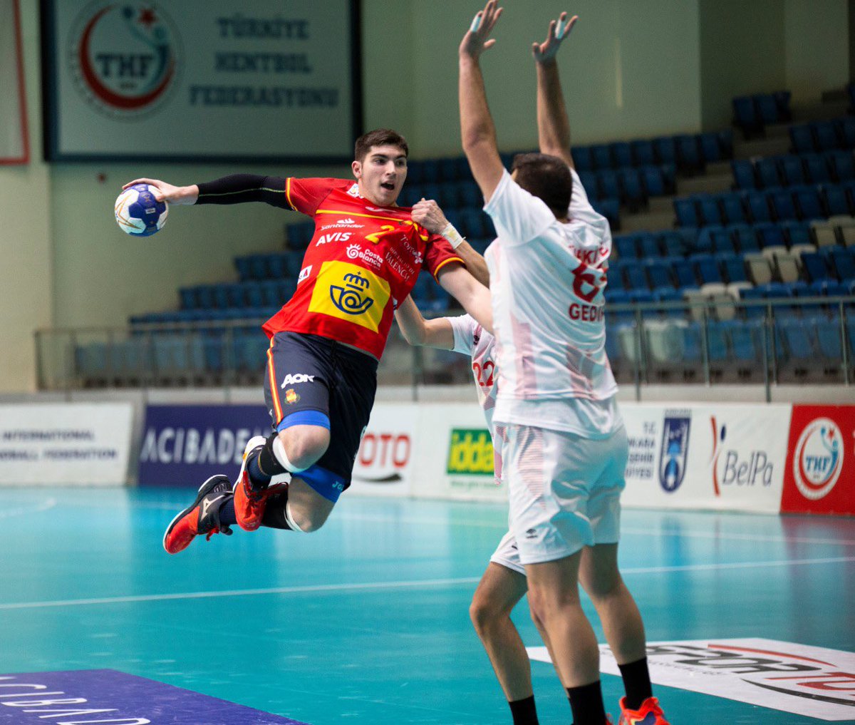 handball100x100's tweet photo. 🇪🇸¡El futuro es prometedor! Los #HispanosJuveniles vencieron a Croacia (22-30) y consiguieron un pleno de victorias en el Campeonato Mediterráneo 2022
📸@RFEBalonmano
#ShareHandball #Handball https://t.co/gE5HQoaY2U