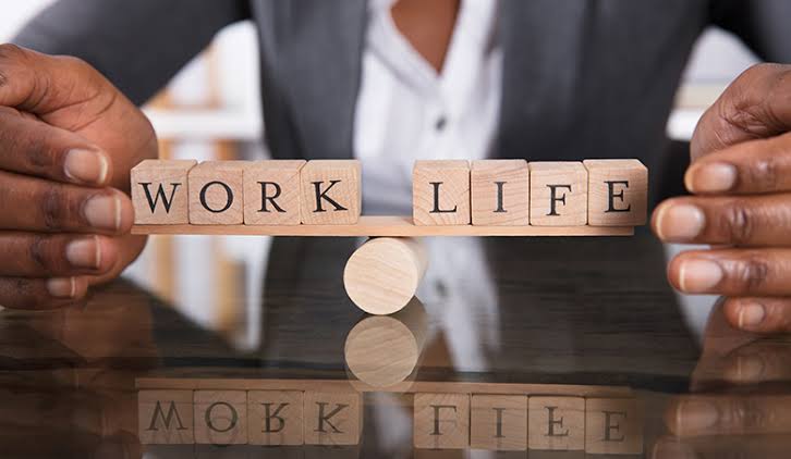 MentalAffairs's tweet photo. Life's about balancing and prioritizing what's important. In toxic cultures,being a workaholic is normalized and sacrificing other important aspect of life including sleep is glorified

What ways do you incorporate balance into your life?

#B4Breakingpoint #worklifebalance  #jobs https://t.co/Wn6sW1PCLA