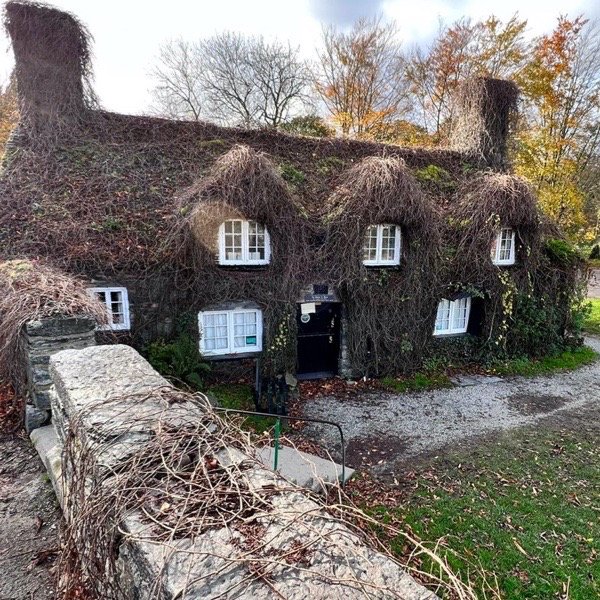rwstlodge's tweet photo. As one of Llanrwst’s most beloved attractions, Tu Hwnt i’r Bont Tearoom is a must-see for anybody staying with us.  Here’s a challenge for you: try to uncover their best-kept secret, the recipe for their delicious scones. If you do, be sure to let us know. https://t.co/vKXN5nIE7K