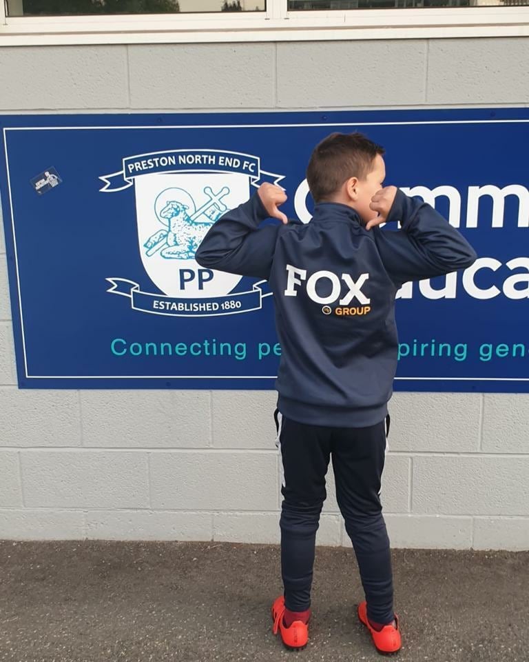 jjogradycivils's tweet photo. We take pride in supporting our local community, including through #sponsorship. π€
The #FoxGroup are sponsors of @LeylandAlbionFC and we were so pleased when they kindly sent us some of their photos, as they completed a penalty shootout at @pnefc . β½
#jjogradycivils #football https://t.co/pP0BAmfhK1