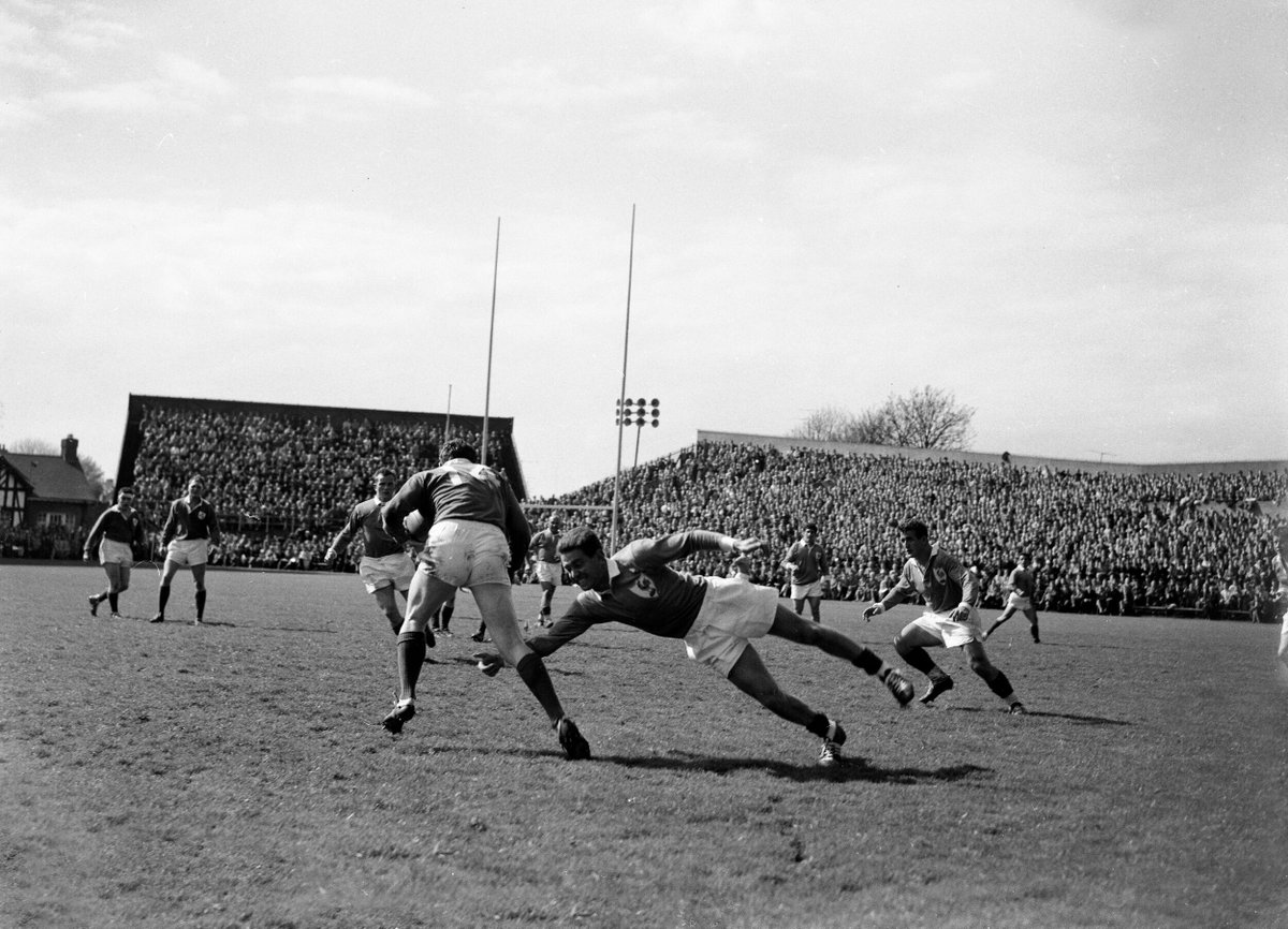 Lensmen_Visual's tweet photo. It’s Six Nations season and check out this amazing image from the ‘Five Nations’ in 1961, where Ireland and France battled it out in Lansdowne Road in Dublin, where France won 15-3.
#sixnations #lensmen #irishphotography #sportsphotography #irishphotoarchive https://t.co/eCHAQmkVCm