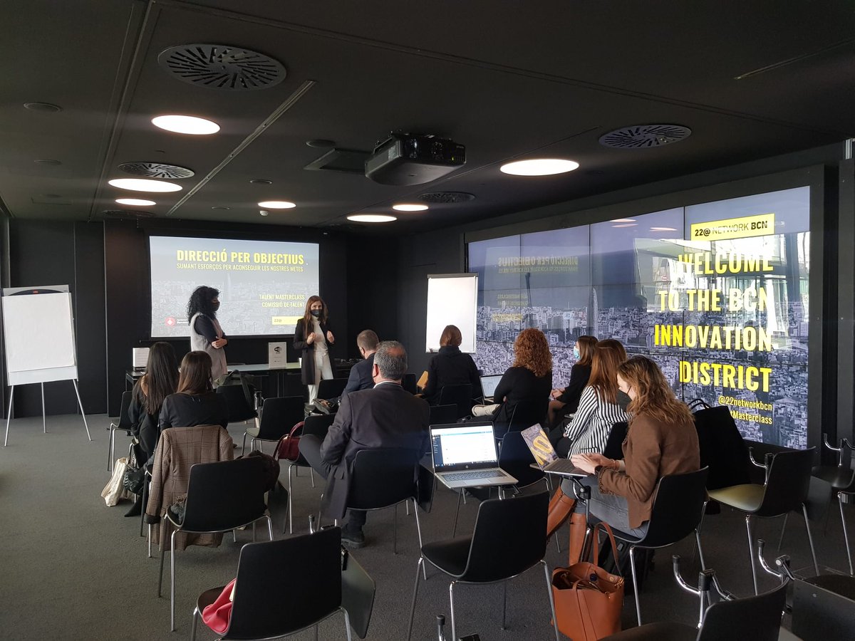 22networkbcn's tweet photo. ✍️ Avui #22NETWORKBCN ha realitzat una #masterclass sobre direcció per objectius i un taller de manual thinking, organitzat per la comissió de #talent i amb la col·laboració de @barcelonactiva, en la qual han pogut participar socis de la network. https://t.co/nkZYo7uFFf