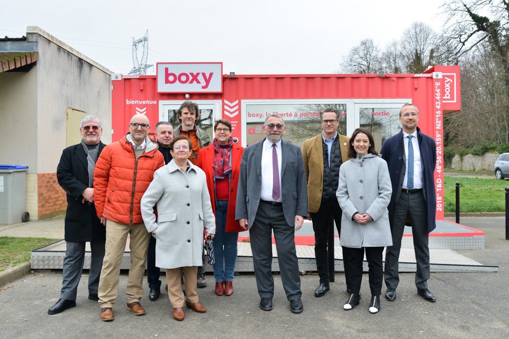 JoelGiraud05's tweet photo. Combien y a-t-il de commerces à Vaugrigneuse en #Essonne ? Aucun.  

Mais des initiatives ont été mises en place, telles que : 
👉 Un distributeur de pain, alternative à la boulangerie 🥖
👉 Une superette automatique, qui simplifie le quotidien. 24/7. Boxy, c’est son petit nom. https://t.co/HyKDvbrJ3s