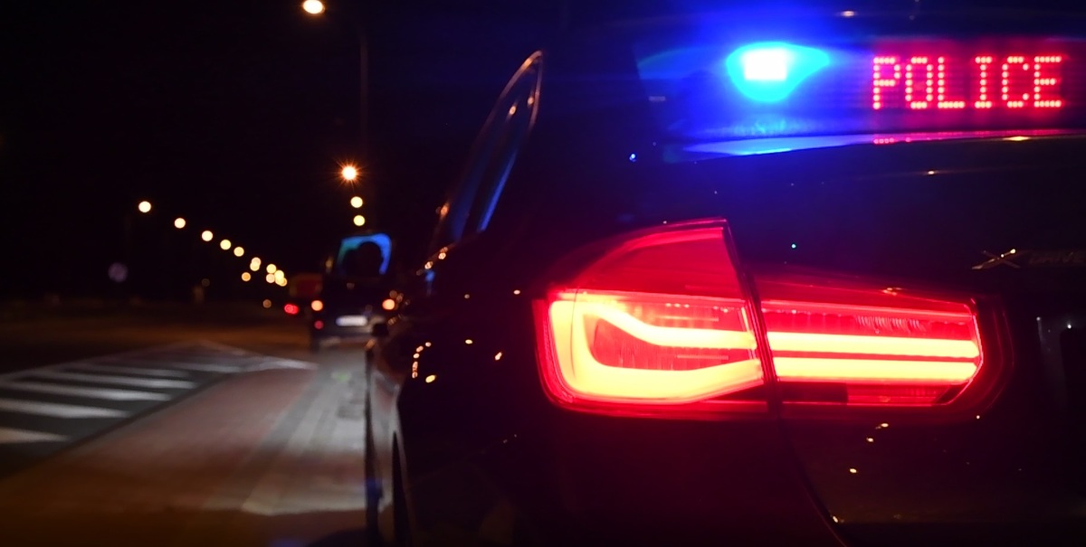 PolicjaMazowsze's tweet photo. Kolejny nieodpowiedzialny kierowca wyeliminowany z ruchu przez #policja.ntów z mazowieckiej #grupaSPEED @WRDMazowsze. 43-latek był pijany i kierował autem "na zakazie" https://t.co/VMK8kIK8jJ. https://t.co/Ef2feXpBTD
