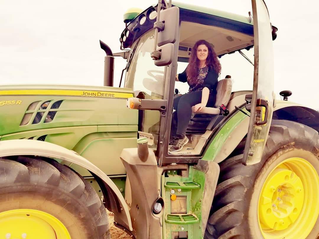 corolineta's tweet photo. Muchas coñas que sí el #AlpineA522 es un tractor pero no sabéis lo que mola llevar un #johndeere #6155R y labrar con grada de discos 🚜 https://t.co/jKePsIlIWx