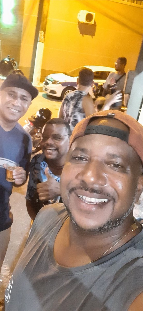 Fabiosr03's tweet photo. Parças🍺 https://t.co/QtNVF3Ob5k