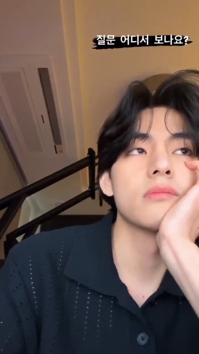 Yine storyler atılmış,yine ben yetişemeden silinmiş,ama siyah nasıl da yakışmış 🖤
#TAEHYUNG